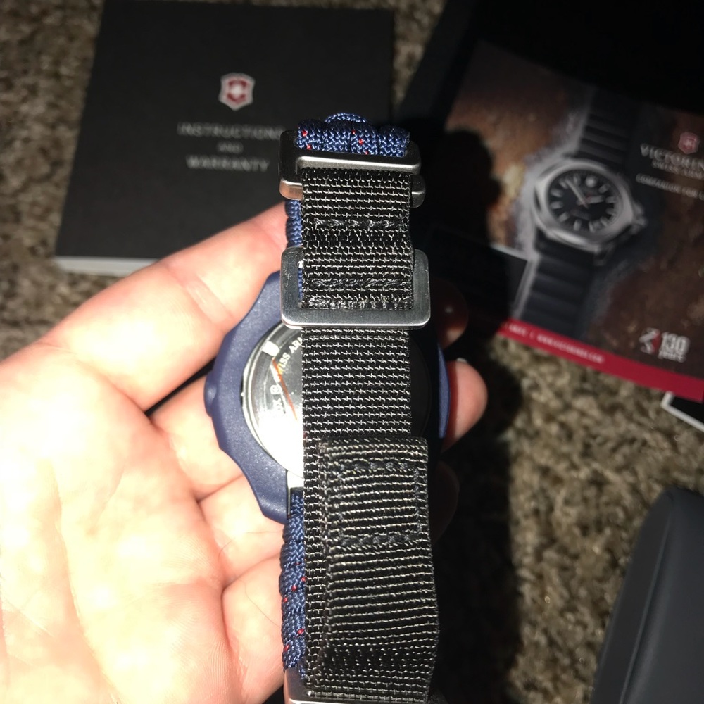 Victorinox Swiss Army paracord watch - Picture 5 of 8